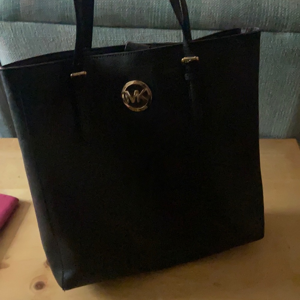 Authentic Michael Kors purse - like new